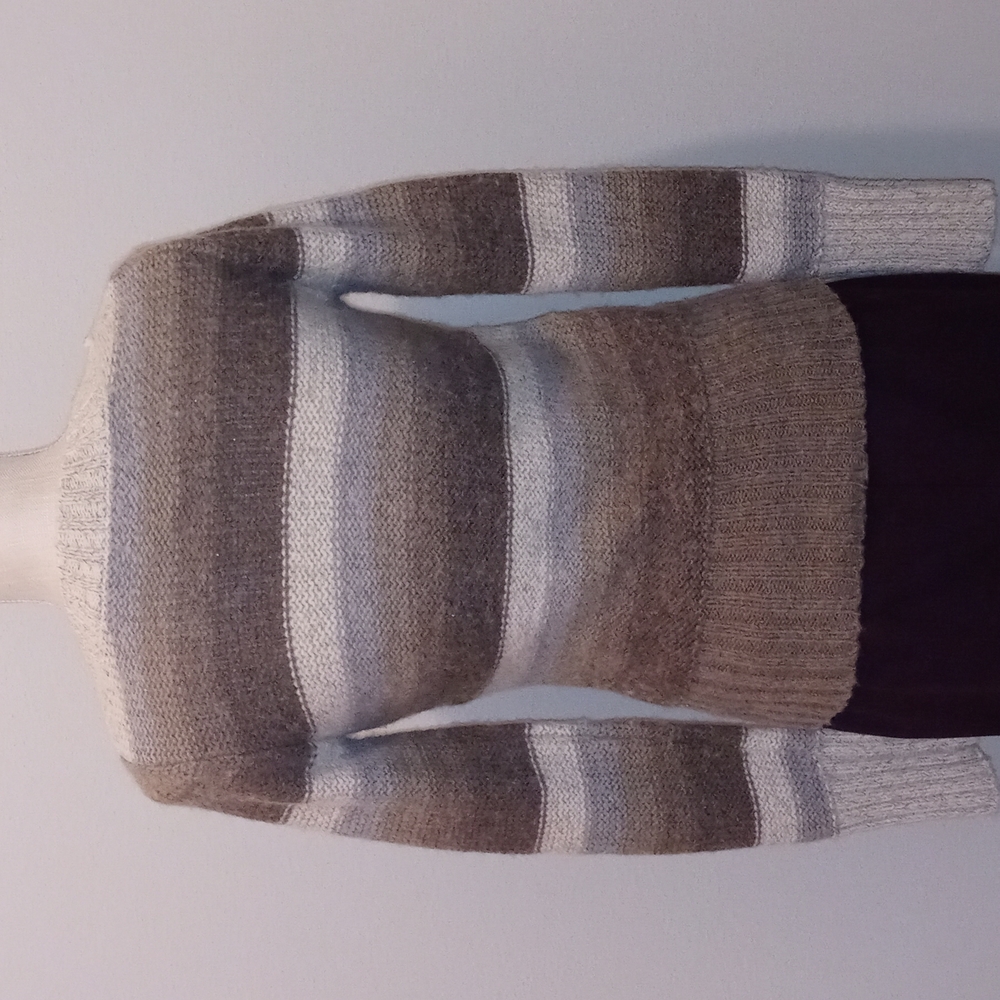 Lucky Brand sweater 😍 - Picture 2 of 5
